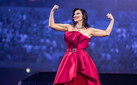 laura pausini eurovision versace|Laura Pausini conquista l’Eurovision con tre look Versace.